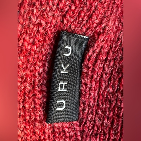 New Urku Red Alpaca Blend Made in Ecuador Soft & Cozy 2 Button Poncho - One Size - Picture 10 of 12